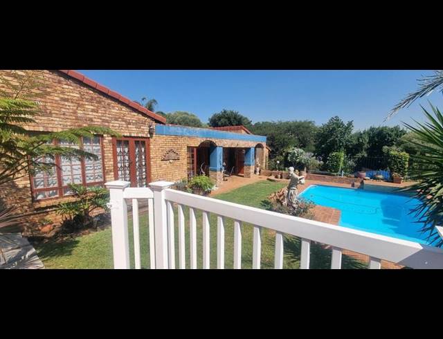 6 BEDROOM HOUSE FOR SALE IN ZWARTKOP